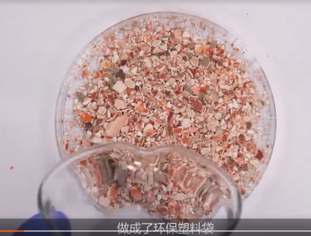 小龍蝦吃完不要扔，殼子還能做可降解塑料袋！