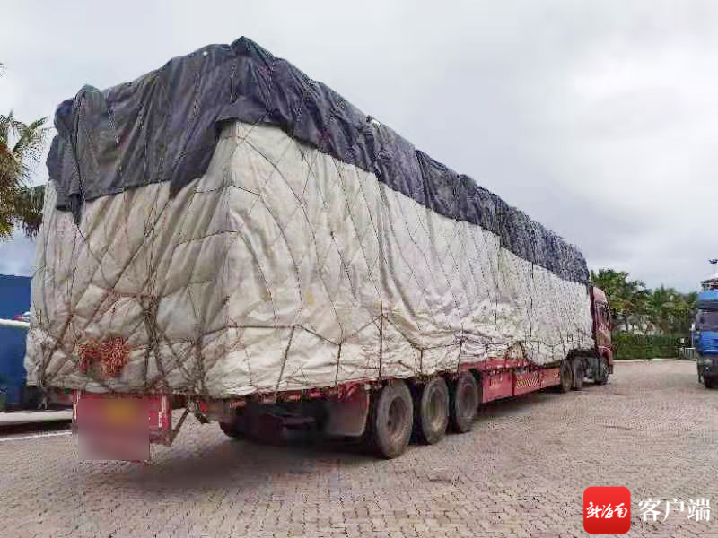 兩輛貨車(chē)因運(yùn)輸不可降解塑料制品入瓊被查獲