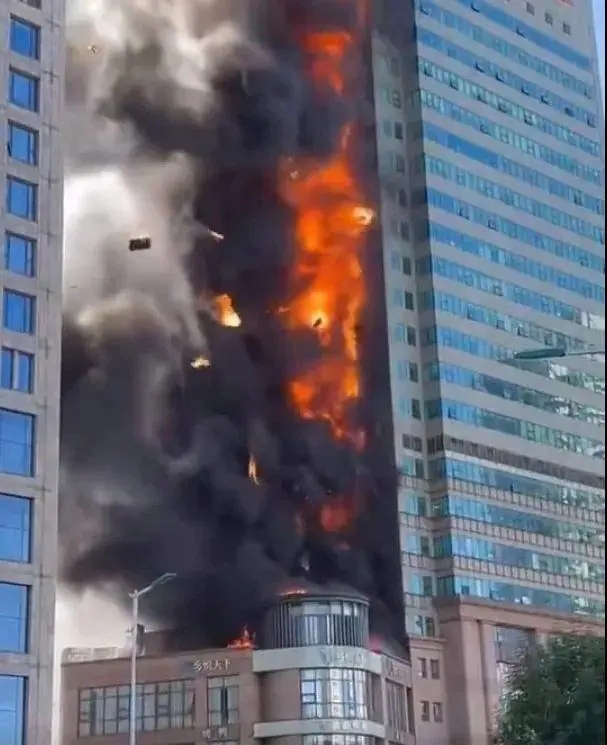 又一建筑外墻火災(zāi)，天津大樓起火，物業(yè)否認(rèn)因煤氣爆炸導(dǎo)致起火